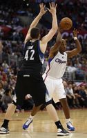Chauncey Billups swings the ball vs Kevin Love.JPG