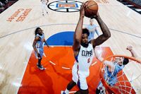 DeAndre Jordan Glides in for a Monster Dunk vs Nuggets @ Staples Center 2016