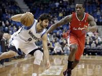 Eric Bledsoe defends Ricky Rubio.JPG