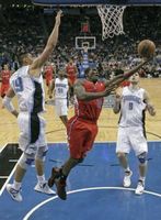 Eric Bledsoe left handed layup inside vs Orlando.JPG