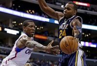 Eric Bledsoe nifty pass around Paul Milsap.JPG