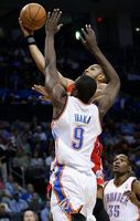 Eric Gordon challenges Ibaka inside.JPG